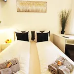 Downtown - Im Herzen Von & Komfortable Boxspringbetten Hotel *