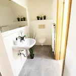 Downtown - Im Herzen Von & Komfortable Boxspringbetten Hotel *