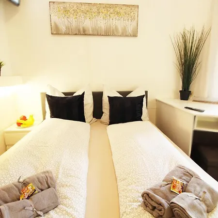 Downtown - Im Herzen Von & Komfortable Boxspringbetten ホテル *